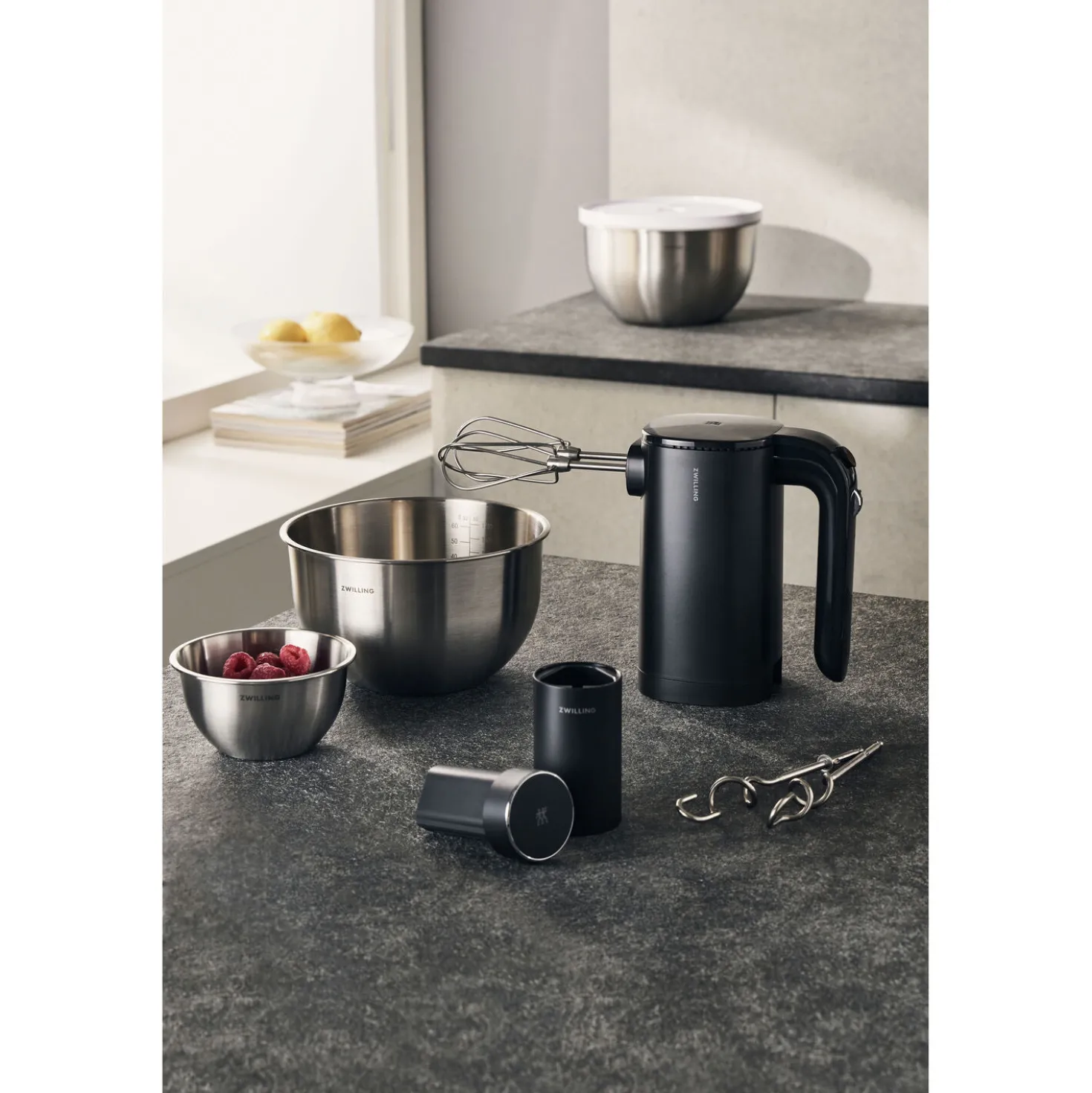 Kabelloses Handrührgerät Starter Set mit Ladestation und Edelstahlschüssel-Set, 7-tlg., Schwarz