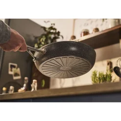 Schmorpfanne mit Deckel, 28 cm, Aluminium, Titanverstärkte keramische Antihaftbeschichtung