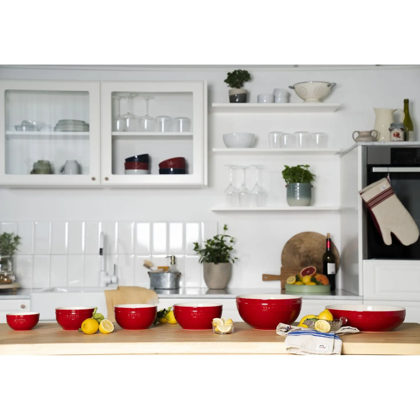 Schüssel-Set mit Vakuumpumpe und -deckeln, 18 cm/ 24 cm/ 5-tlg., Kirschrot/ Weiß, Keramik